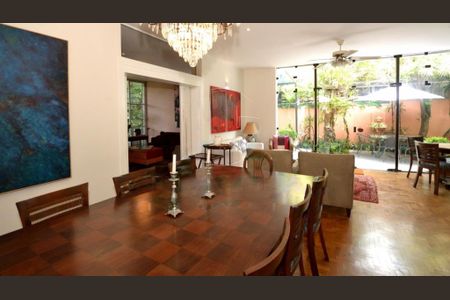 Casa à venda com 3 quartos, 200m² em Alto de Pinheiros, São Paulo
