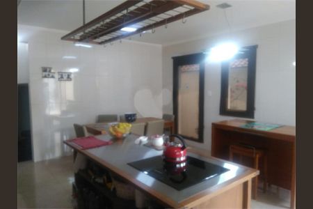 Casa à venda com 3 quartos, 258m² em Vila Pereira Barreto, São Paulo