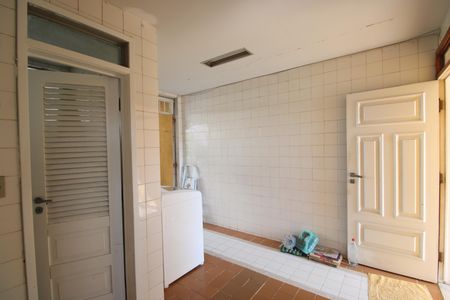 Casa de condomínio à venda com 360m², 3 quartos e 2 vagasÁrea de serviço