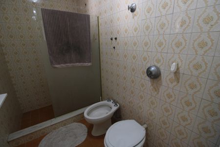 Casa de condomínio à venda com 360m², 3 quartos e 2 vagasBanheiro social