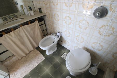 Casa de condomínio à venda com 360m², 3 quartos e 2 vagasBanheiro da suíte