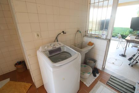 Casa de condomínio à venda com 360m², 3 quartos e 2 vagasÁrea de serviço