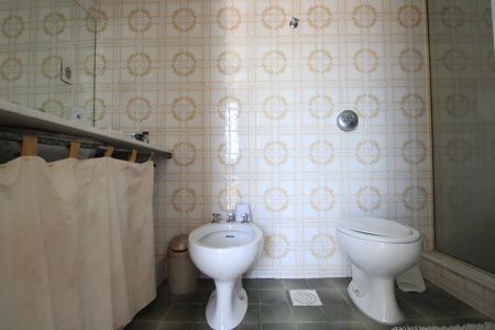 Casa de condomínio à venda com 360m², 3 quartos e 2 vagasBanheiro da suíte