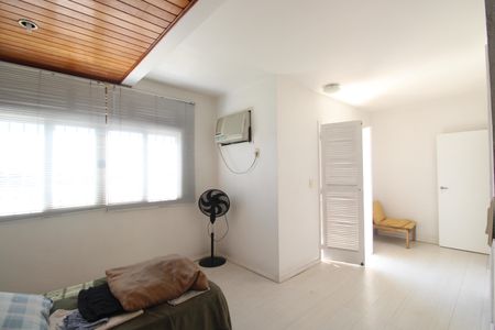 Casa de condomínio à venda com 360m², 3 quartos e 2 vagasSuíte