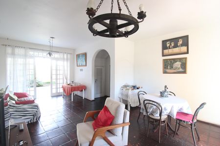 Casa de condomínio à venda com 360m², 3 quartos e 2 vagasSala