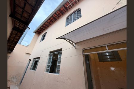 Casa para alugar com 57m², 2 quartos e sem vagaFachada da casa (fundos)