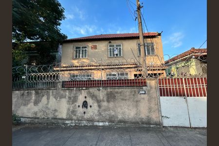Casa à venda com 275m², 5 quartos e 3 vagasFachada + placa