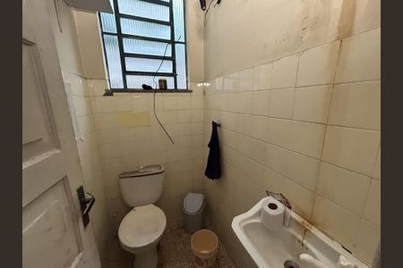 Casa à venda com 275m², 5 quartos e 3 vagasBanheiro de serviço