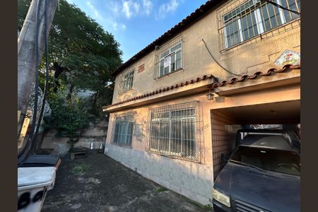 Casa à venda com 275m², 5 quartos e 3 vagasFachada