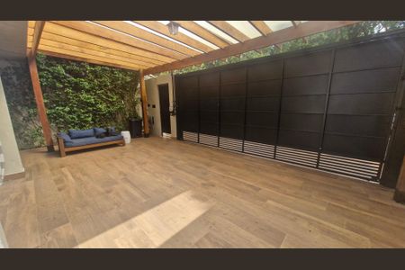 Casa à venda com 4 quartos, 270m² em Interlagos, São Paulo