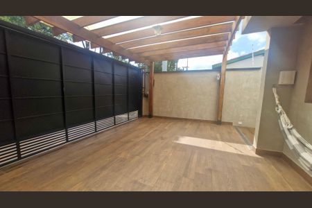 Casa à venda com 4 quartos, 270m² em Interlagos, São Paulo