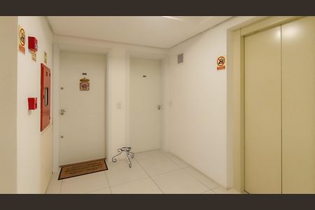 Apartamento à venda com 74m², 3 quartos e 2 vagasPorta do imóvel 