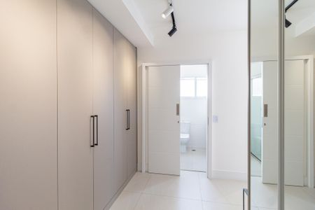 Apartamento à venda com 136m², 3 quartos e 2 vagas Apartamento à venda com 136m², 3 quartos e 2 vagasCloset da suíte 3