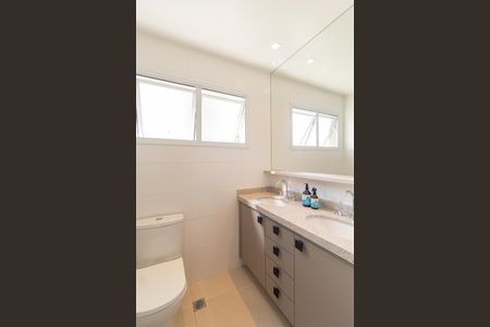 Apartamento à venda com 136m², 3 quartos e 2 vagas Apartamento à venda com 136m², 3 quartos e 2 vagasBanheiro da suíte 3