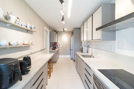 Apartamento à venda com 136m², 3 quartos e 2 vagas Apartamento à venda com 136m², 3 quartos e 2 vagasCozinha