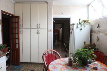 Apartamento para alugar com 236m², 3 quartos e 2 vagasCozinha