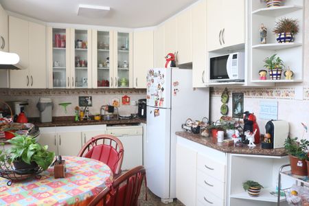 Apartamento para alugar com 236m², 3 quartos e 2 vagasCozinha