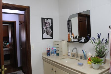 Apartamento para alugar com 236m², 3 quartos e 2 vagasBanheiro 1