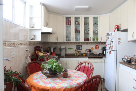 Apartamento para alugar com 236m², 3 quartos e 2 vagasCozinha