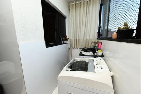 Casa à venda com 110m², 4 quartos e 2 vagas Casa à venda com 110m², 4 quartos e 2 vagasCozinha e Área de Serviço