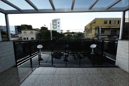 Casa à venda com 110m², 4 quartos e 2 vagas Casa à venda com 110m², 4 quartos e 2 vagasTerraço