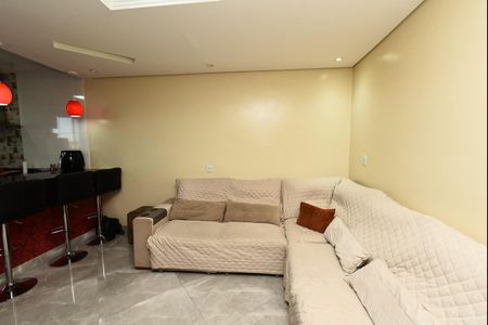 Casa à venda com 110m², 4 quartos e 2 vagas Casa à venda com 110m², 4 quartos e 2 vagasSala