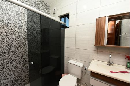 Casa à venda com 110m², 4 quartos e 2 vagas Casa à venda com 110m², 4 quartos e 2 vagasBanheiro da Suíte