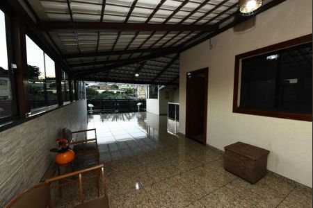 Casa à venda com 110m², 4 quartos e 2 vagas Casa à venda com 110m², 4 quartos e 2 vagasTerraço