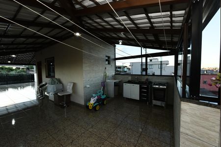Casa à venda com 110m², 4 quartos e 2 vagas Casa à venda com 110m², 4 quartos e 2 vagasTerraço