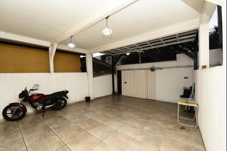 Casa à venda com 110m², 4 quartos e 2 vagas Casa à venda com 110m², 4 quartos e 2 vagasGaragem
