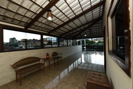 Casa à venda com 110m², 4 quartos e 2 vagas Casa à venda com 110m², 4 quartos e 2 vagasTerraço