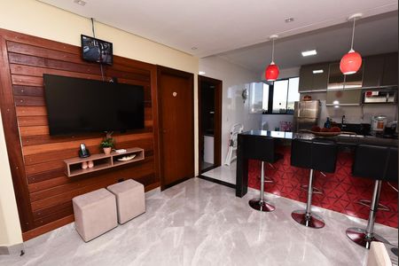 Sala de casa à venda com 6 quartos, 110m² em Industrial, Contagem