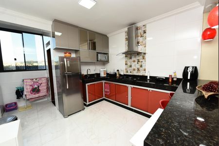 Casa à venda com 110m², 4 quartos e 2 vagas Casa à venda com 110m², 4 quartos e 2 vagascozinha