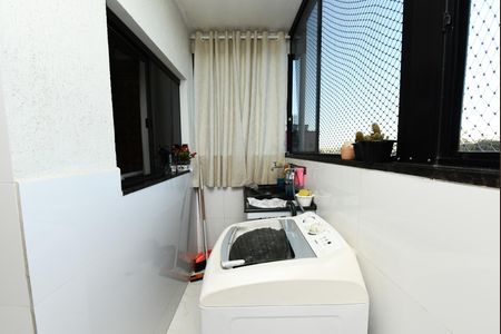 Casa à venda com 110m², 4 quartos e 2 vagas Casa à venda com 110m², 4 quartos e 2 vagasCozinha e Área de Serviço