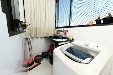 Casa à venda com 110m², 4 quartos e 2 vagas Casa à venda com 110m², 4 quartos e 2 vagasCozinha e Área de Serviço