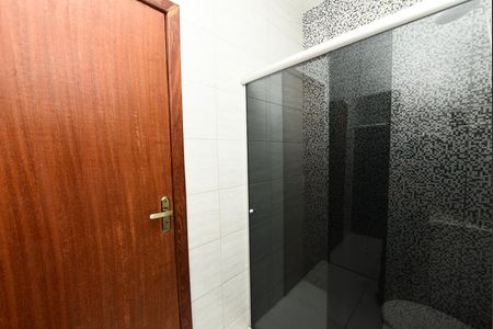 Casa à venda com 110m², 4 quartos e 2 vagas Casa à venda com 110m², 4 quartos e 2 vagasBanheiro da Suíte