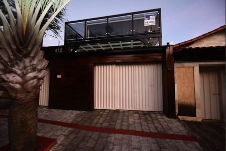 Casa à venda com 110m², 4 quartos e 2 vagas Casa à venda com 110m², 4 quartos e 2 vagasPlaca instalada no dia 29-04-2026. Com o Código RXDE-53- Fachada