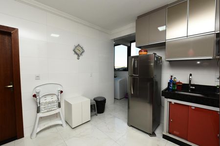 cozinha de casa à venda com 6 quartos, 110m² em Industrial, Contagem
