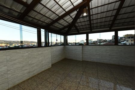Casa à venda com 110m², 4 quartos e 2 vagas Casa à venda com 110m², 4 quartos e 2 vagasTerraço