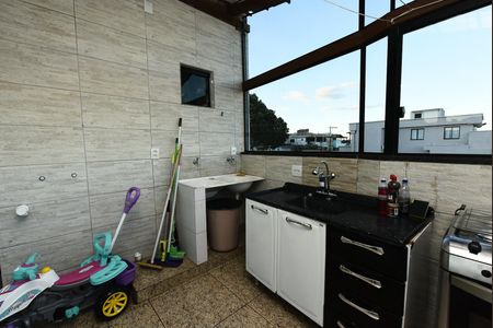 Casa à venda com 110m², 4 quartos e 2 vagas Casa à venda com 110m², 4 quartos e 2 vagasTerraço