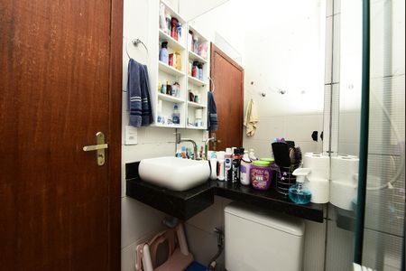 Casa à venda com 110m², 4 quartos e 2 vagas Casa à venda com 110m², 4 quartos e 2 vagasBanheiro 1