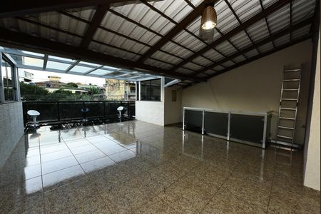 Casa à venda com 110m², 4 quartos e 2 vagas Casa à venda com 110m², 4 quartos e 2 vagasTerraço