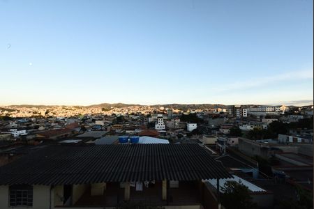 Casa à venda com 110m², 4 quartos e 2 vagas Casa à venda com 110m², 4 quartos e 2 vagasTerraço vista