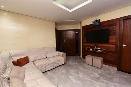 Sala de casa à venda com 6 quartos, 110m² em Industrial, Contagem