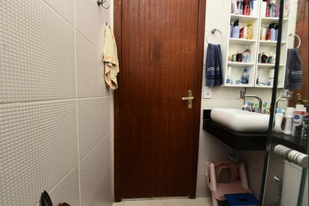 Casa à venda com 110m², 4 quartos e 2 vagas Casa à venda com 110m², 4 quartos e 2 vagasBanheiro 1