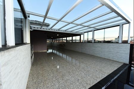 Casa à venda com 110m², 4 quartos e 2 vagas Casa à venda com 110m², 4 quartos e 2 vagasTerraço