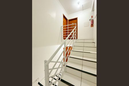 Apartamento para alugar com 69m², 2 quartos e 2 vagasEscada