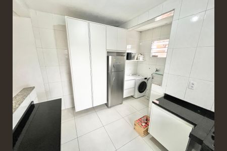Apartamento para alugar com 64m², 2 quartos e sem vagaCozinha e Área de Serviço