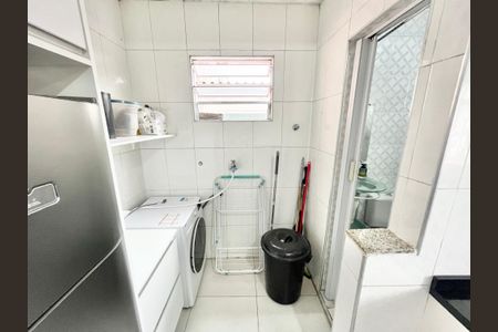 Apartamento para alugar com 64m², 2 quartos e sem vagaCozinha e Área de Serviço