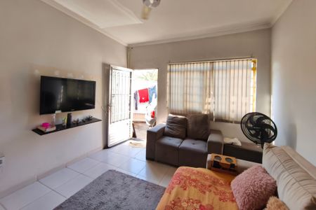 Casa à venda com 325m², 3 quartos e 6 vagasCasa 2 - Sala